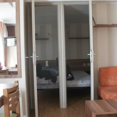 Mobil Au Castellas Marseillan Kamp alanı *